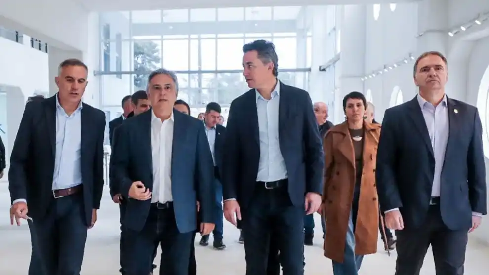Llaryora en Las Varillas: “Mientras desde Nación se desfinancia la educación, nosotros en Córdoba no paramos”