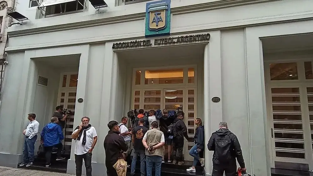 Causa Sur Finanzas y la relación con la AFA: allanaron 15 clubes bonaerenses