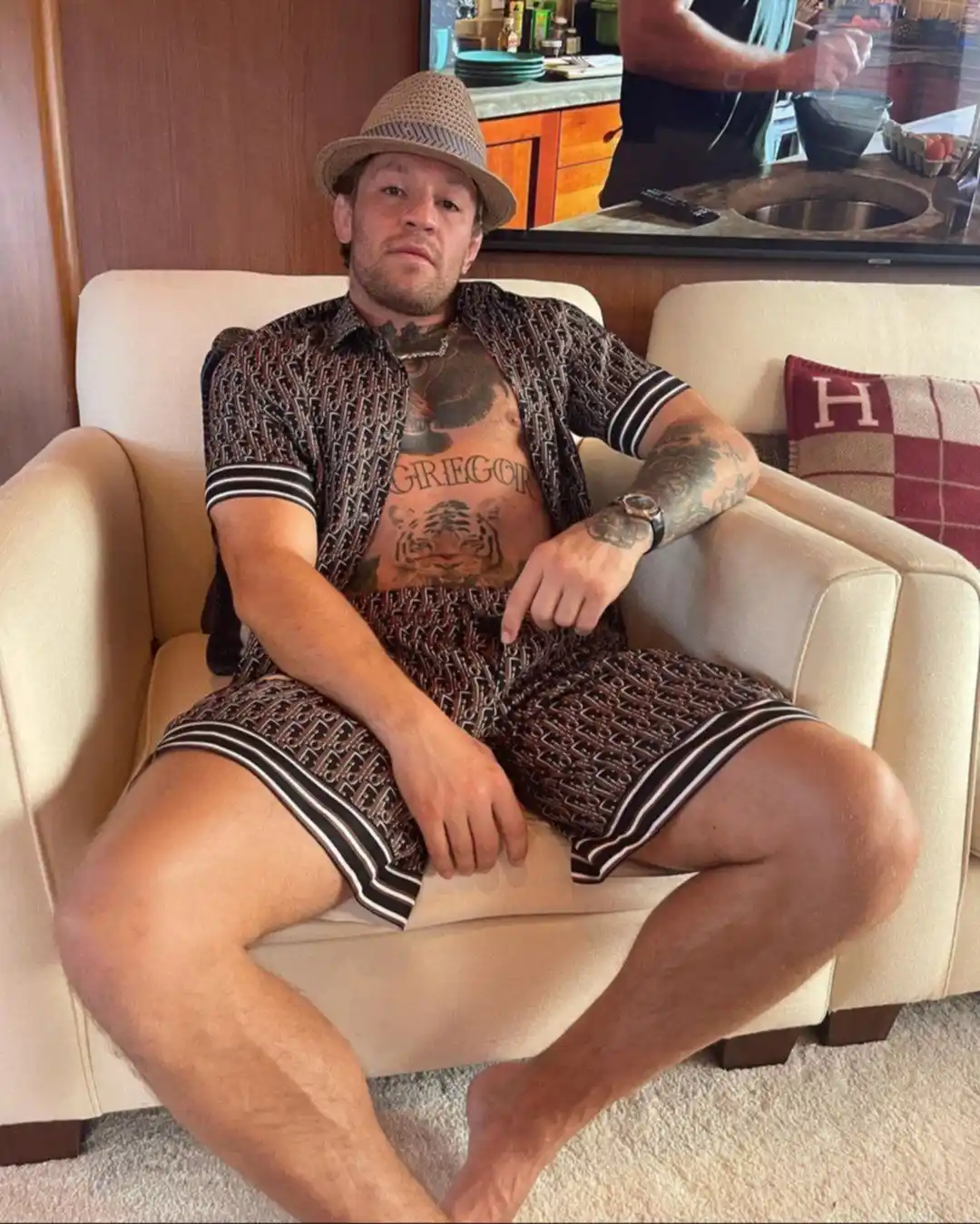 Conor McGregor presume su lujoso yate en unas vacaciones en familia