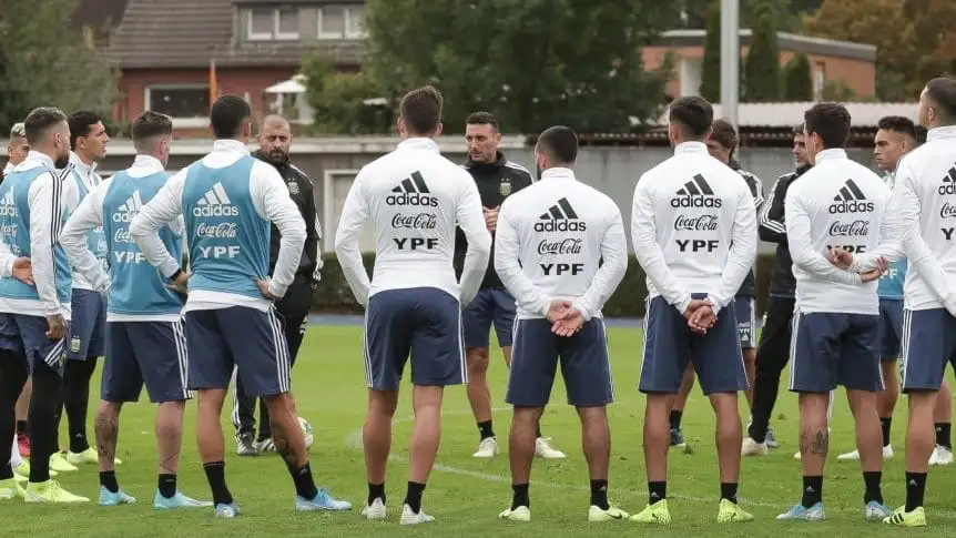Argentina entrenó por primera vez de cara al choque ante Alemania