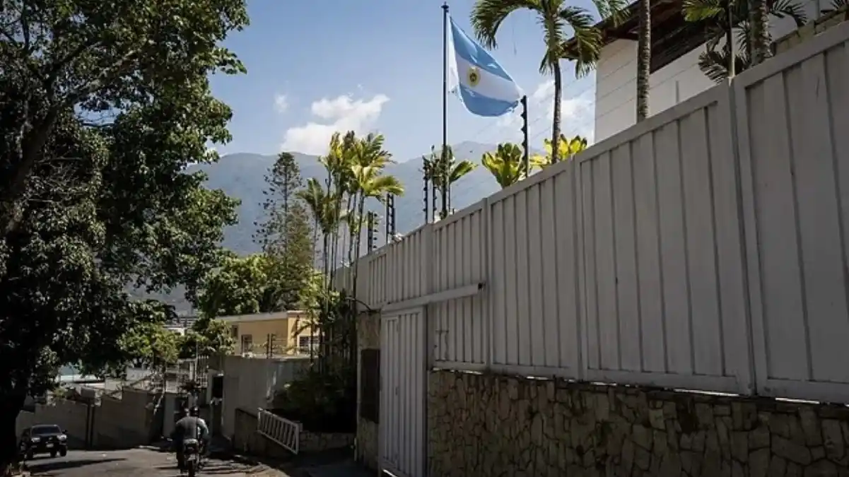 Argentina pidió a la ONU y la OEA medidas para que cese asedio a su embajada en Caracas