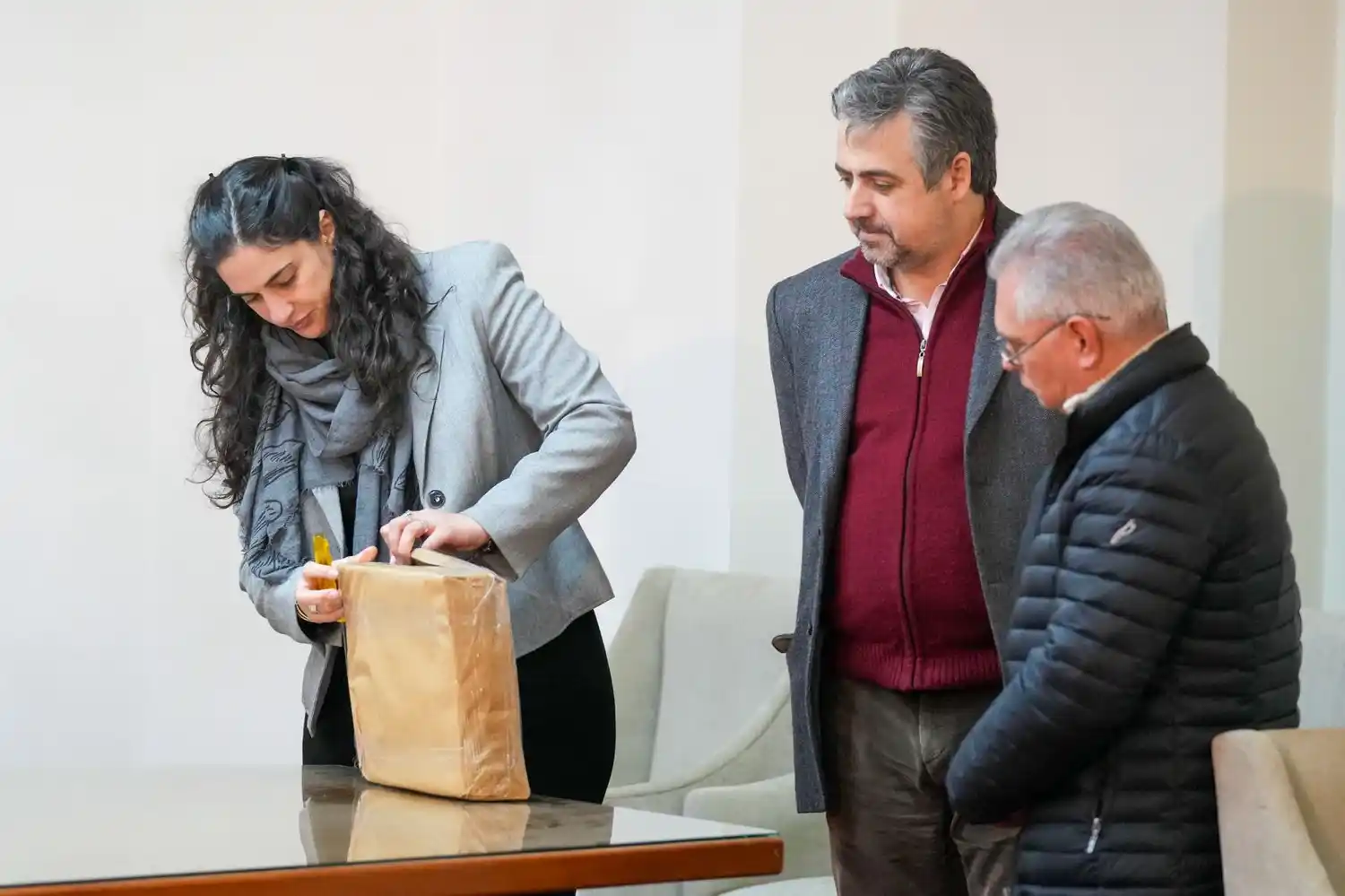 Apertura de sobres para la compra de body scanners