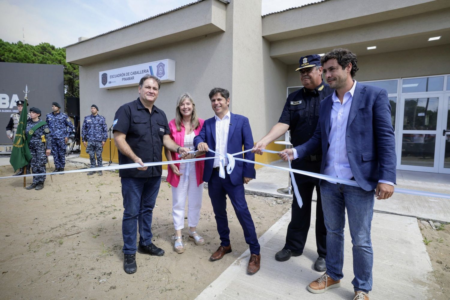 Kicillof con agenda en Pinamar y Gesell: Inauguró infraestructura en seguridad y una Casa de Abrigo para niños