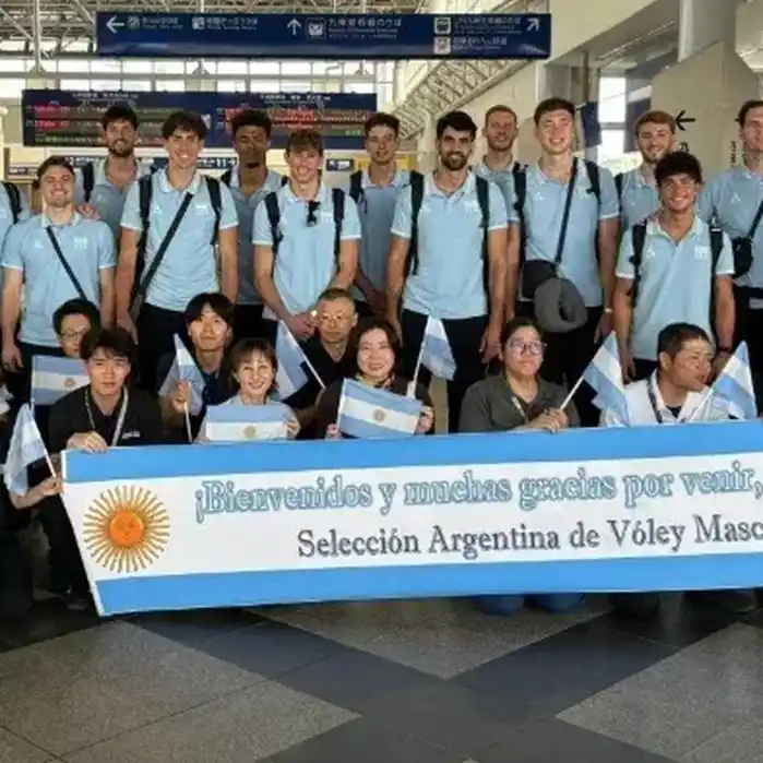 La selección argentina de voley llegó a Japón. Foto: feva