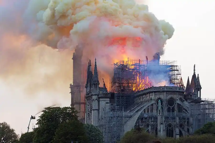 La tarde del 15 de abril de 2019 la catedral de Notre Dame comenzó a arder.