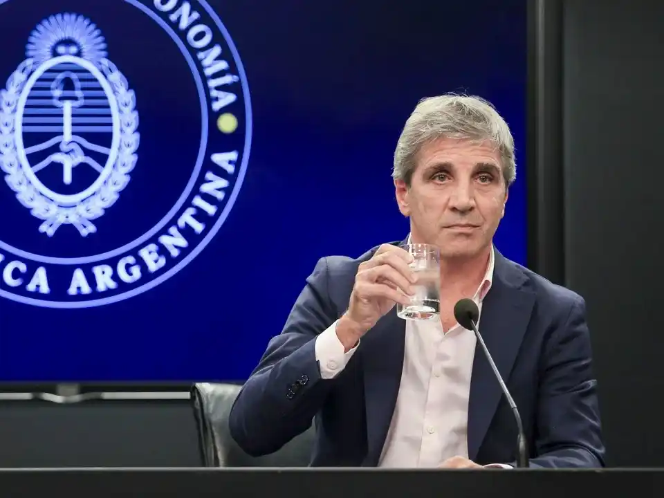 El Gobierno sostuvo el superávit fiscal tras el pago de intereses por más de $1.500 millones