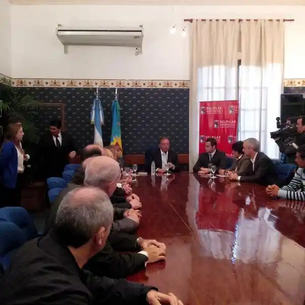 Pilar: Zuccaro adelantó el aguinaldo y otorgará $1500 extra a municipales