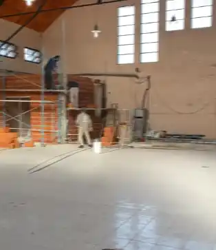 Mercado Modelo: construyen un SUM y un Auditorio