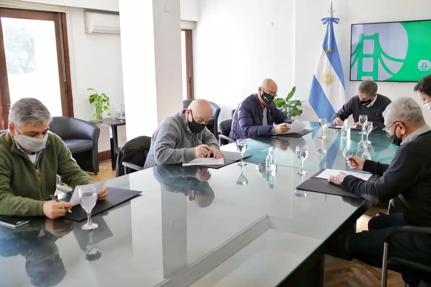 Colegios de profesionales se suman a la moratoria municipal de edificaciones
