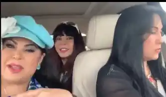 Liliana Rodríguez junto a su madre y hermanas cantaron cánticos cristianos. 