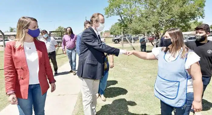 Bordet valoró la labor de los docentes en la pandemia y adelantó que se habilitarán en más escuelas clases presenciales