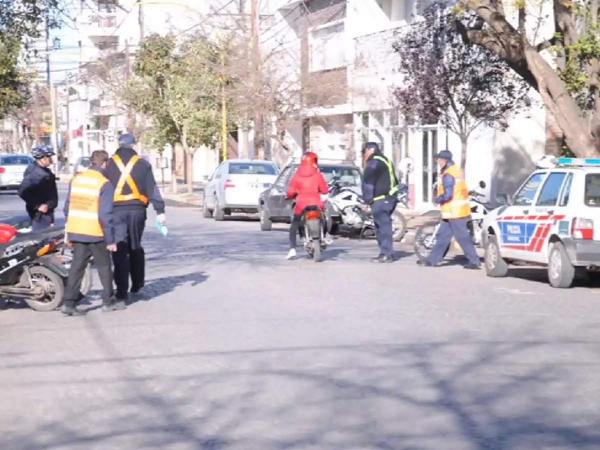 Más de 20 motocicletas retenidas en control vehicular