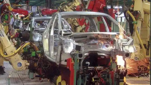 Una planta automotriz suspendió a 300 operarios