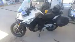 Le robaron su moto y la vio haciendo wheelie en la Diagonal del Parque