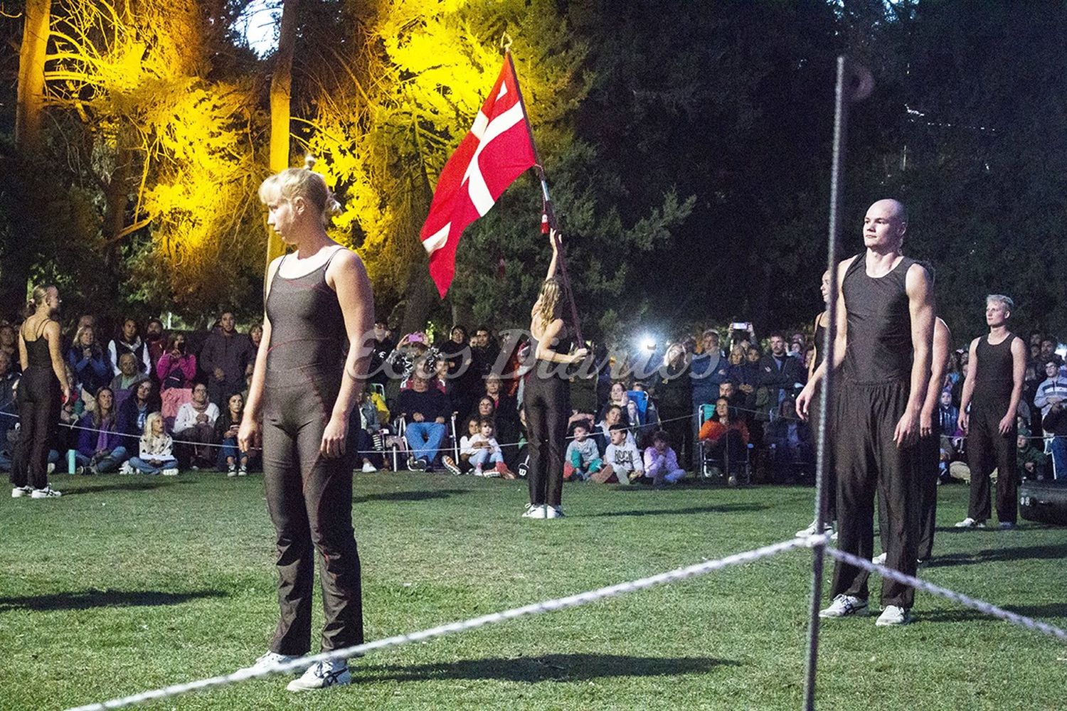 Espectácular. Los gimnastas en el parque y durante la jornada de ayer