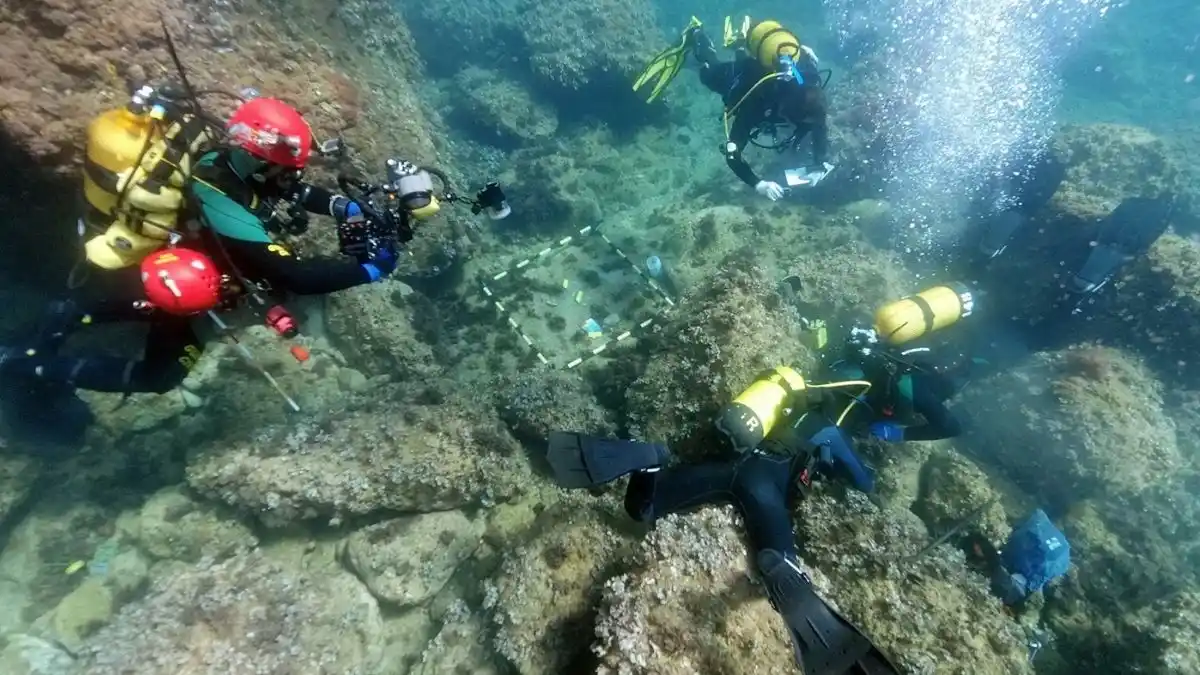 Dos aficionados al buceo localizan un tesoro romano en el Mediterráneo