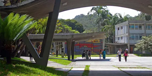 ¡TOMA Y DAME ENTRE AUTORIDADES! Y mientras tanto la UCV se hunde en las sombras