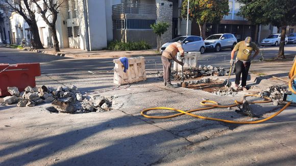 Reparan pavimento en Salta e Yrigoyen: "Va a estar cortado alrededor de cinco días"