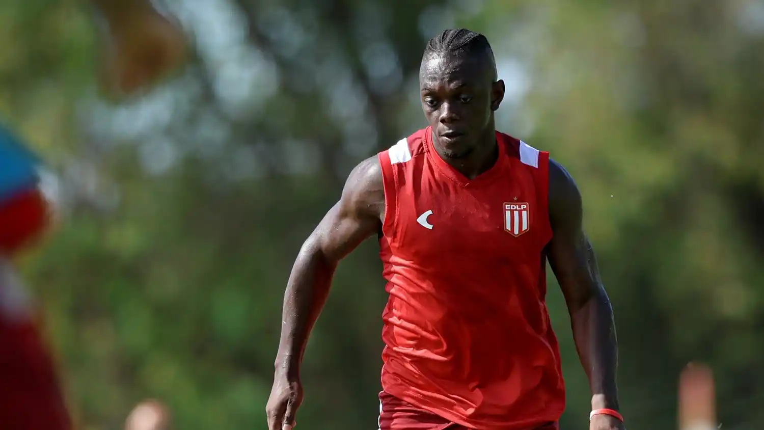 Cetré por ahora se queda en el "Pincha". (Foto de prensa Estudiantes).