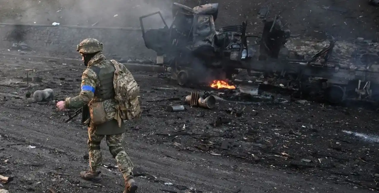 Imponen el toque de queda en Kiev por los continuos ataques de Rusia