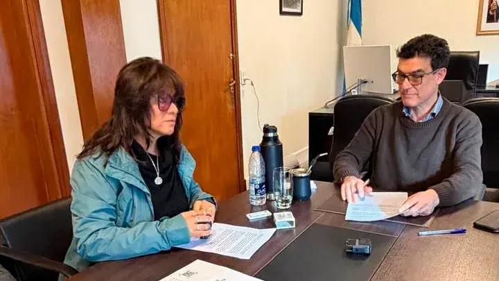 Puerto Quequén firmó un convenio para impulsar un programa de educación ambiental y divulgación portuaria junto a “Amigos del Lago de los Cisnes”