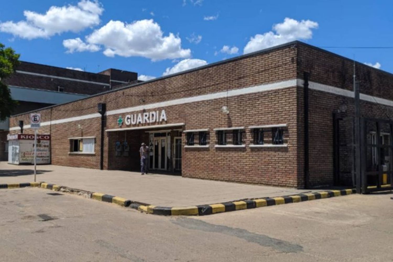 Estaba cazando con amigos y terminó con un hierro incrustado en su axila