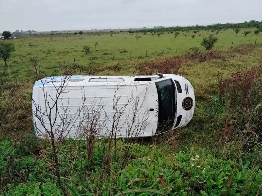 Accidente en Ruta 39: un vehículo del Servicio Penitenciario volcó cerca de Basavilbaso