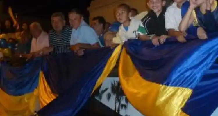 Independencia festejó sus 80 años con una caravana