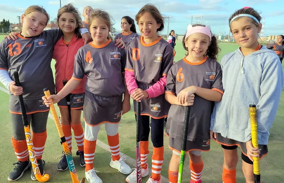 Encuentro de hockey en el Polideportivo