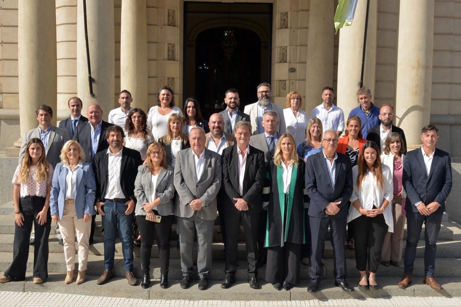 Bicentenario de Tandil: A horas del aniversario 200, Lunghi compartió una foto de unidad política con la oposición