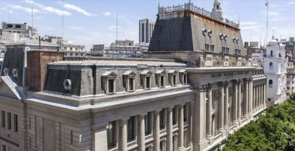 Los docentes del Colegio Nacional Buenos Aires realizan un paro total de actividades