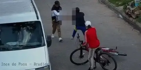 El acusado fue arrestado a 6 cuadras del lugar del crimen.