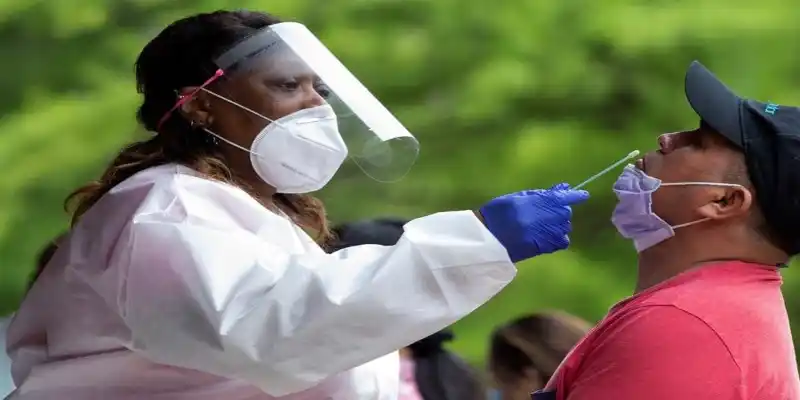 EE.UU. supera los cinco millones de casos de COVID-19