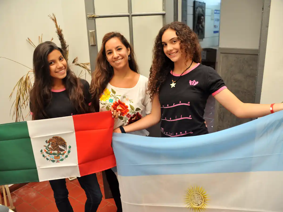 Bailarinas locales participaron  de importante evento en México 