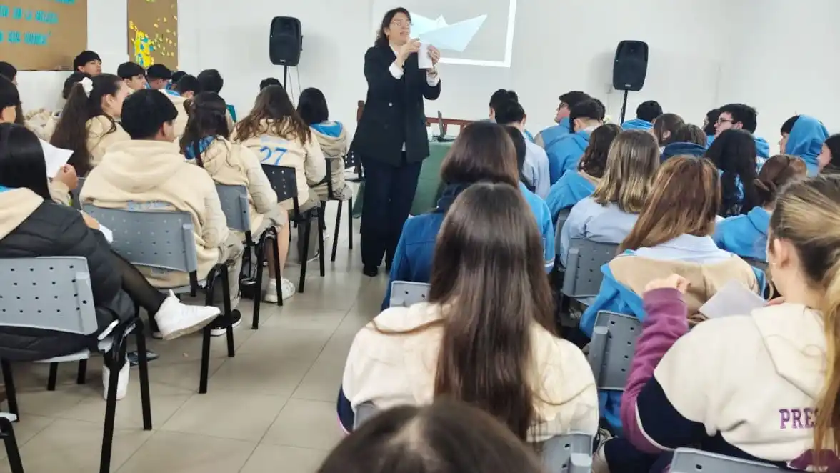 Jóvenes debatieron sobre salud mental, convivencia y futuro en un ciclo de charlas educativas