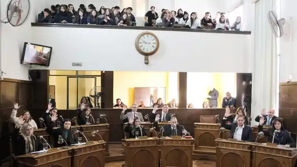 Homenajearán a 18 escuelas secundarias en su 25° aniversario