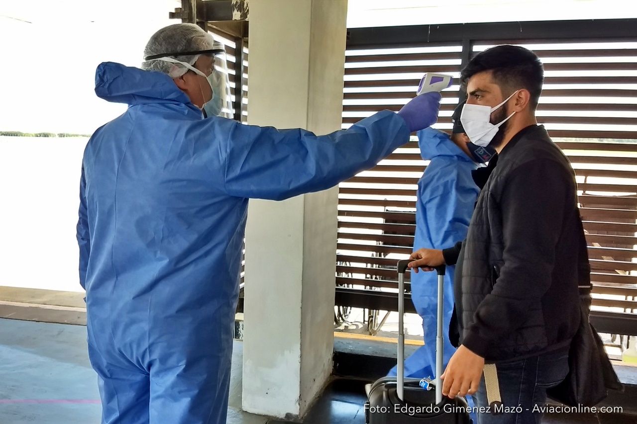 El nuevo gran mercado negro: Test negativos de coronavirus falsos para poder viajar