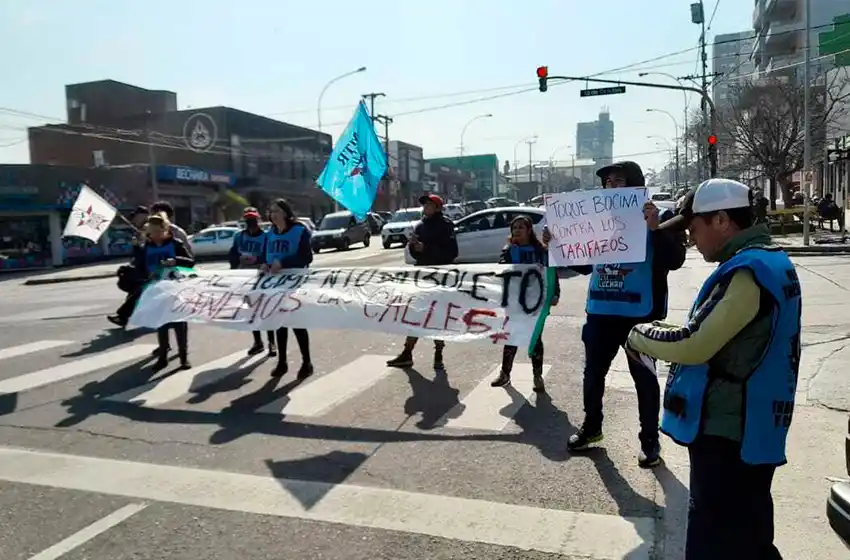 "Semaforazos" y bocinazos en más de 20 puntos de Mar del Plata por aumento del boleto