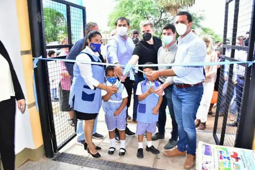 Solís inauguró obras educativas y de salud