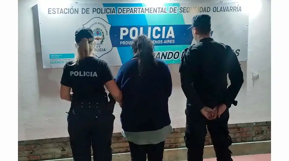 La mujer fue demorada y posteriormente trasladada a una dependencia policial.