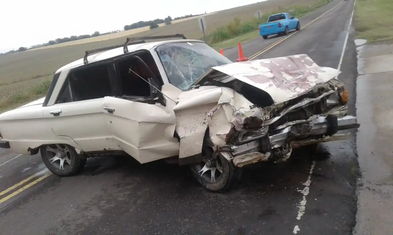 Transitaba por ruta 11 y embistió a otro que giró para ingresar a Aldea Protestante