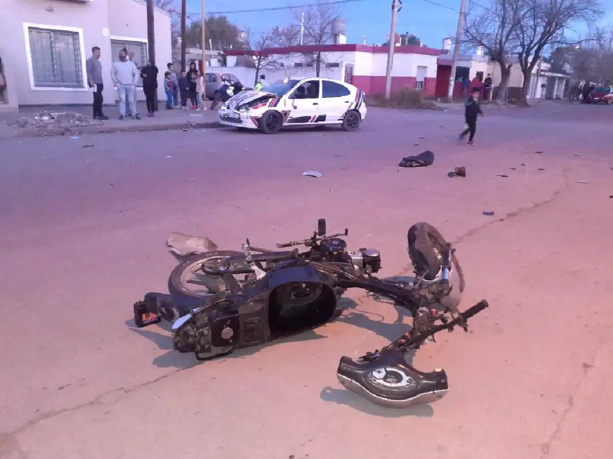 Dos motociclistas heridos en accidente de tránsito