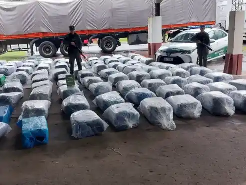 Secuestraron dos toneladas de hojas de coca en un peaje de la región