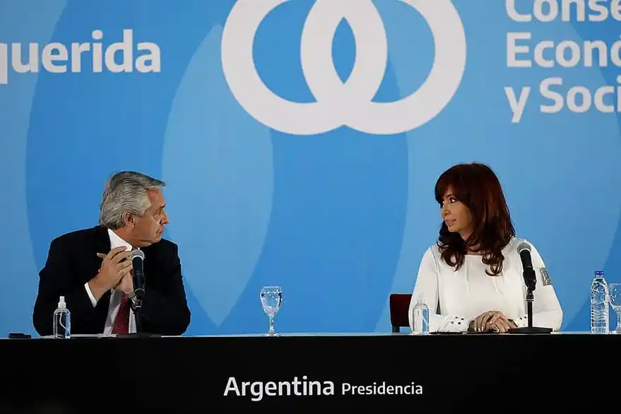 Fernández se mostró con CFK, tras la crisis y pidió “decir no a la división”