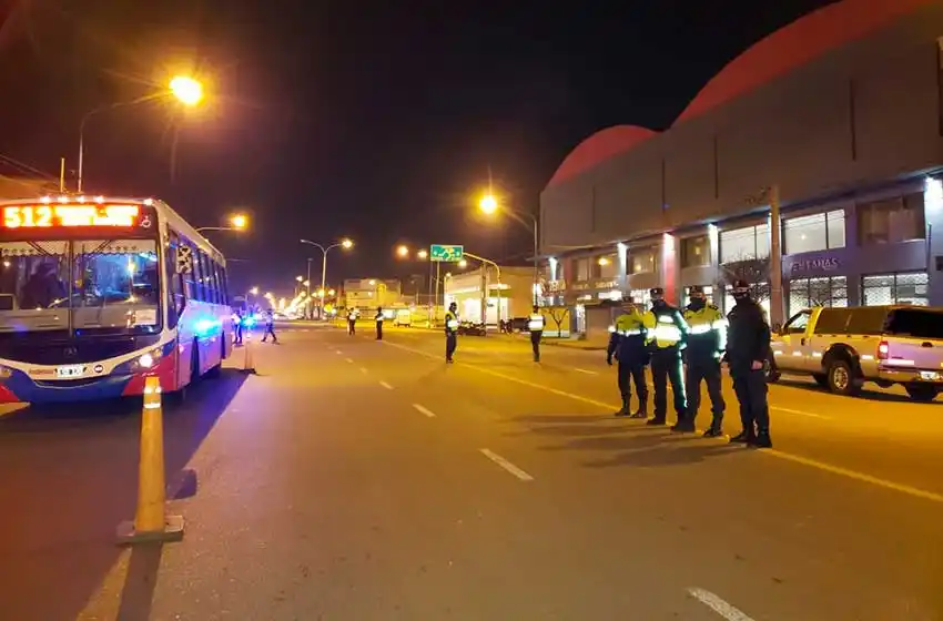 Operativos de control: un auto secuestrado y notificaciones por circular sin permiso