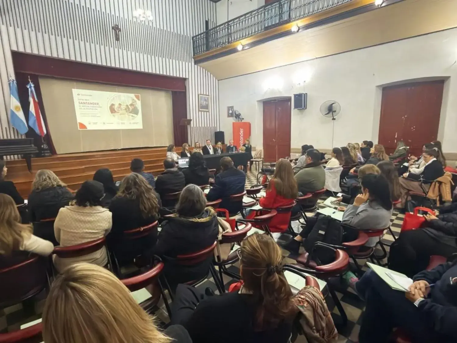 Cien directivos cursarán una formación universitaria becada a partir de una alianza estratégica