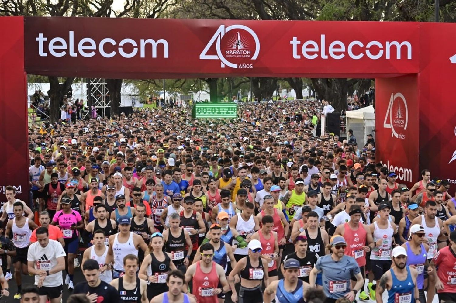 El atleta local Ernesto Oliva cumplió una destacada labor en los 42k de Buenos Aires