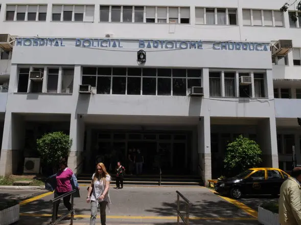 Un policía recibió un disparo en la cara durante un brutal intento de robo en Lanús