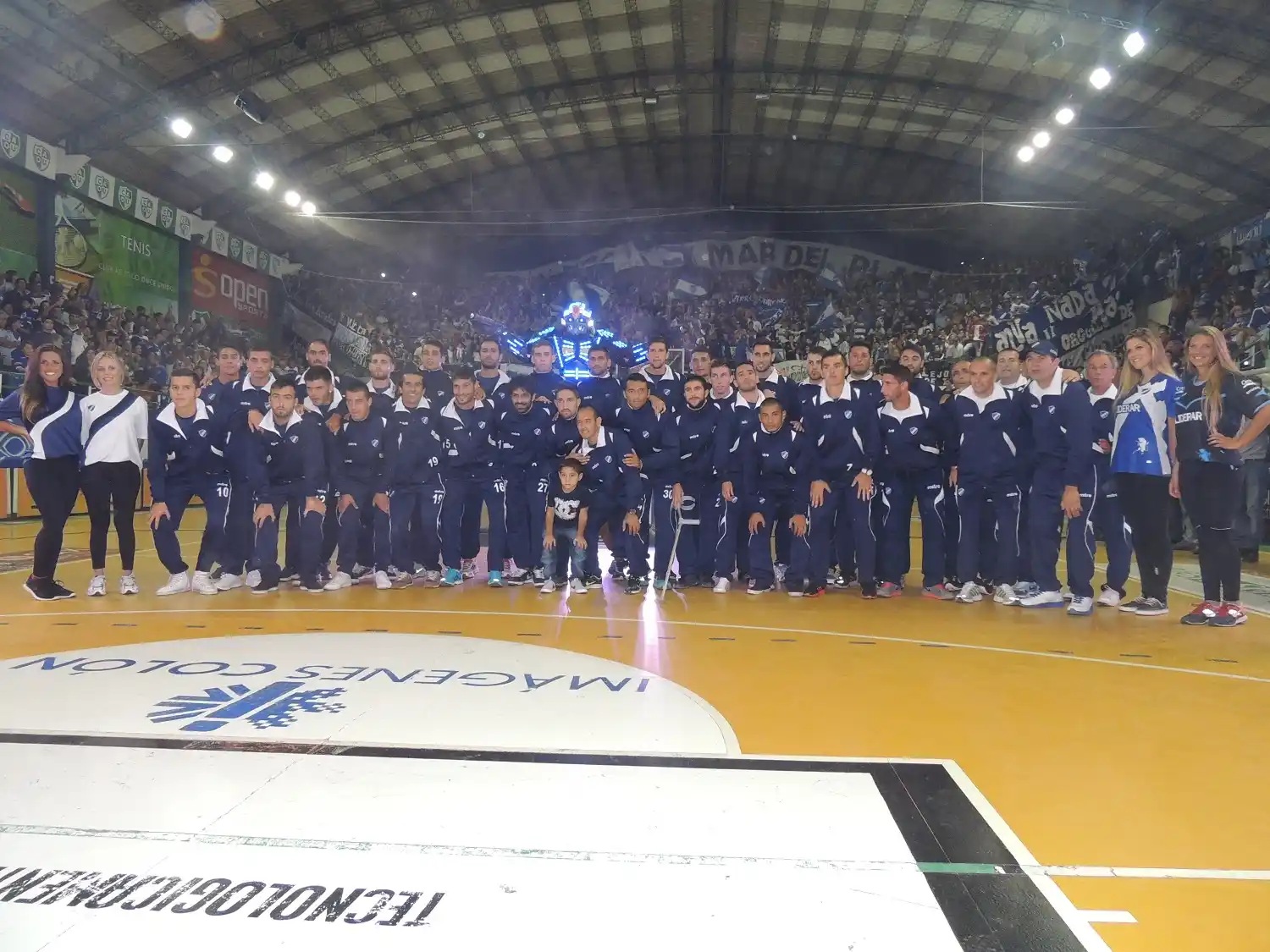 Alvarado presentó su plantel