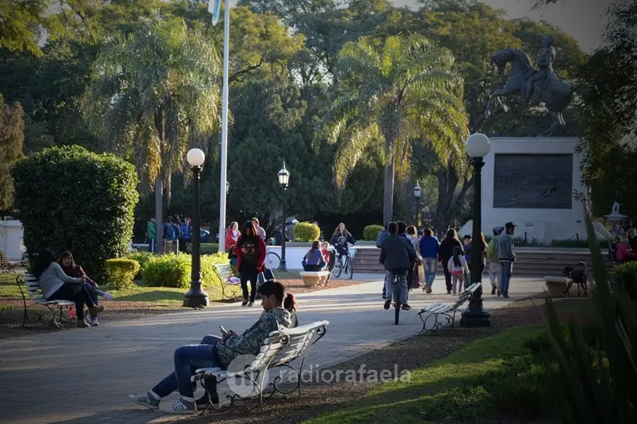 Remodelarán la Plaza 25 de Mayo en su totalidad: nuevas sendas, mobiliario e iluminación led